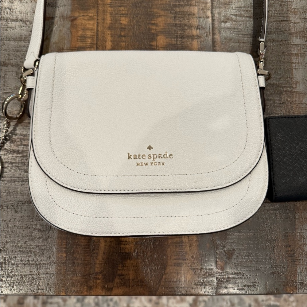 Kate Spade White and Black Crossbody Bag and Wallet Set Add On Key Chain - Picture 4 of 9